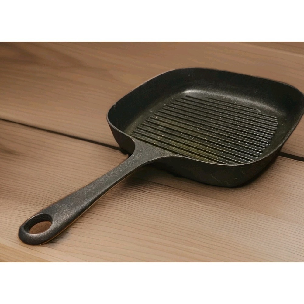 IKEA #50143 Casst Iron 11x11 Inch Pan Square Griddler No Wobble.  Seasoned.  EUC